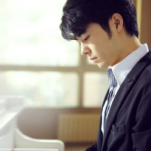 猛男日少女的图片
